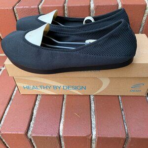 OESH Dream+ | Essential Black Size 9 NWOT